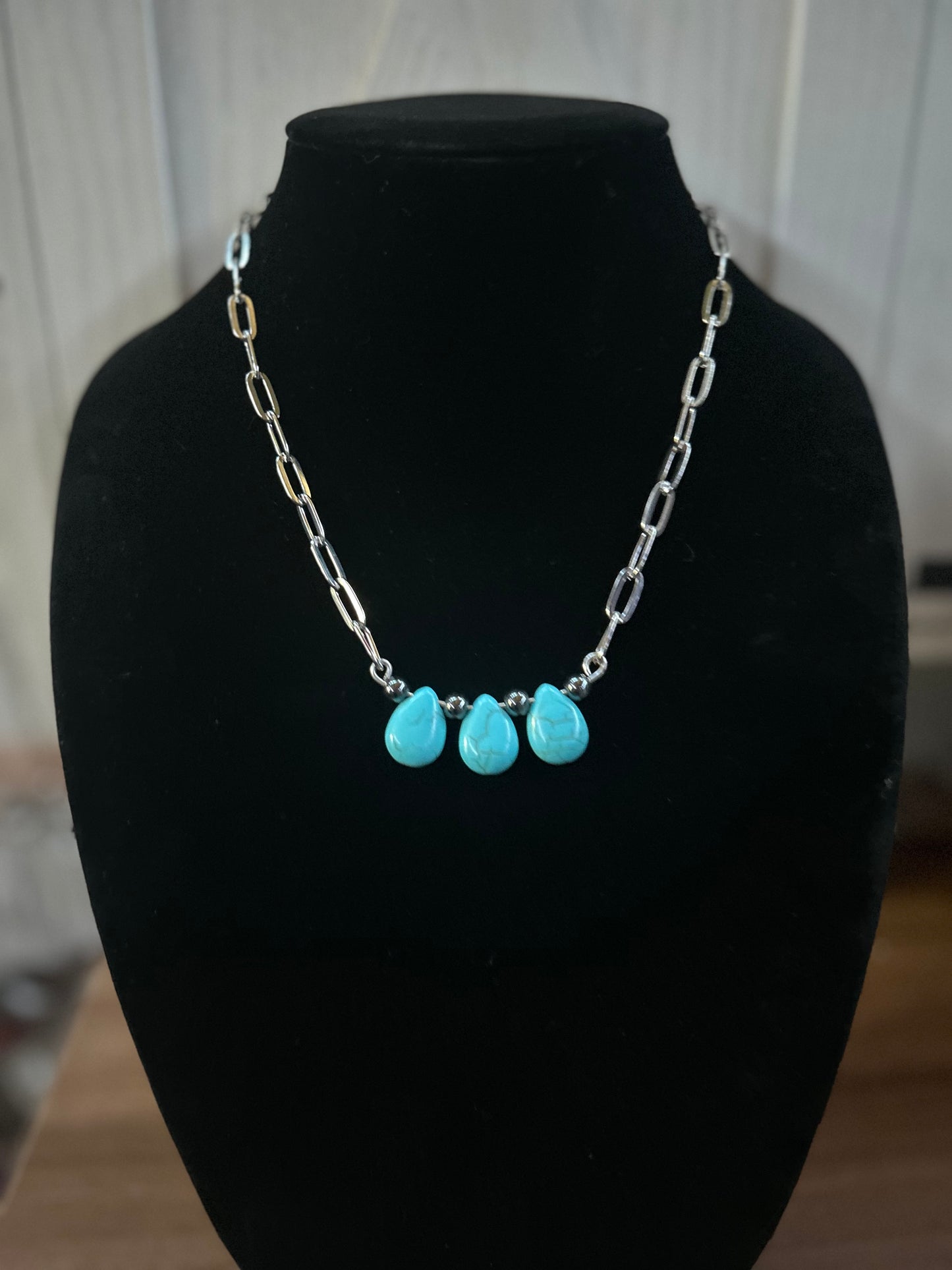 Teardrop bar necklace