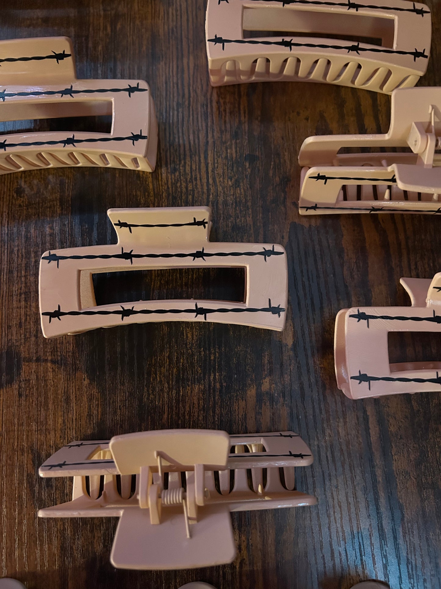 Barb Wire Claw Clips