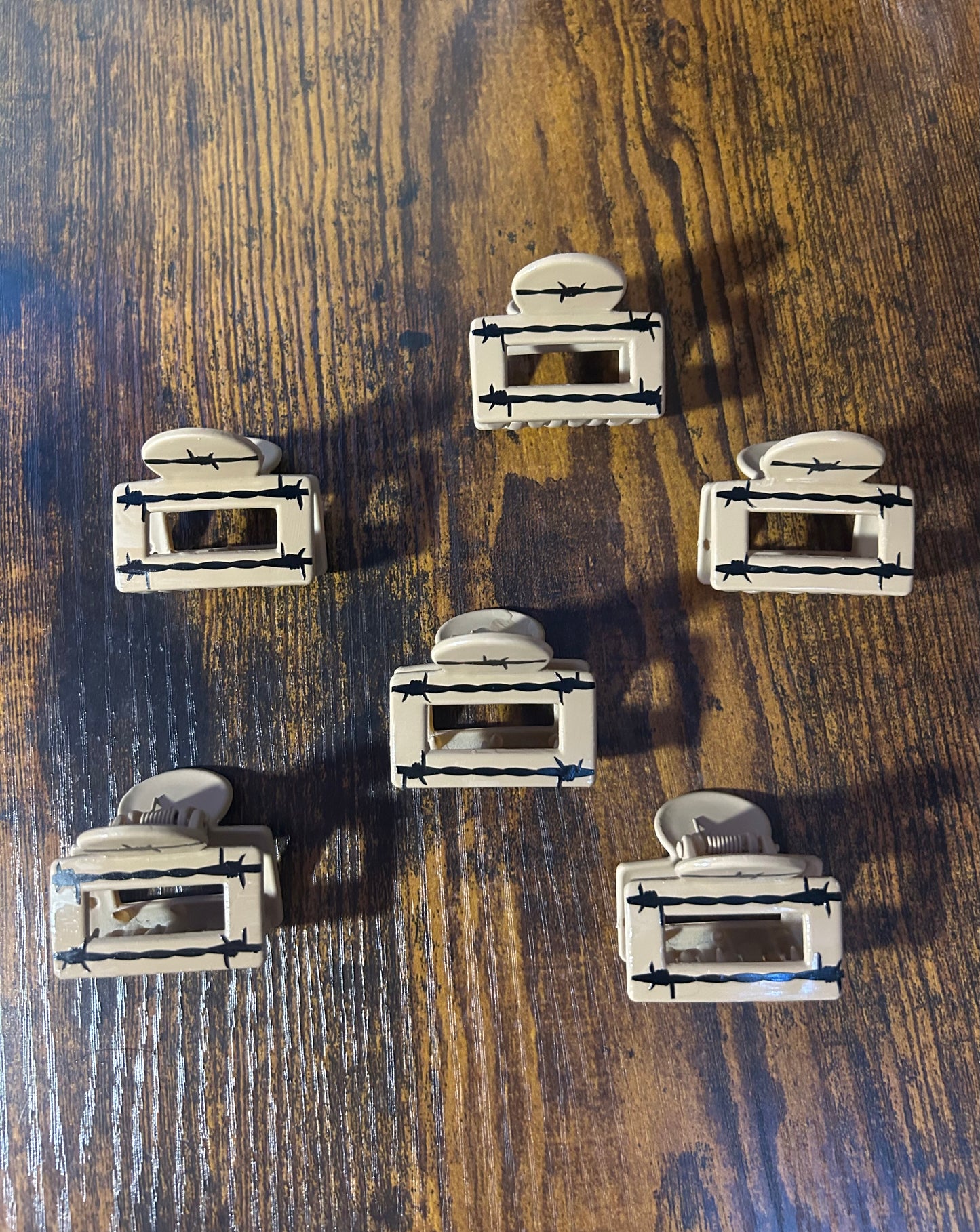 Barb Wire Claw Clips