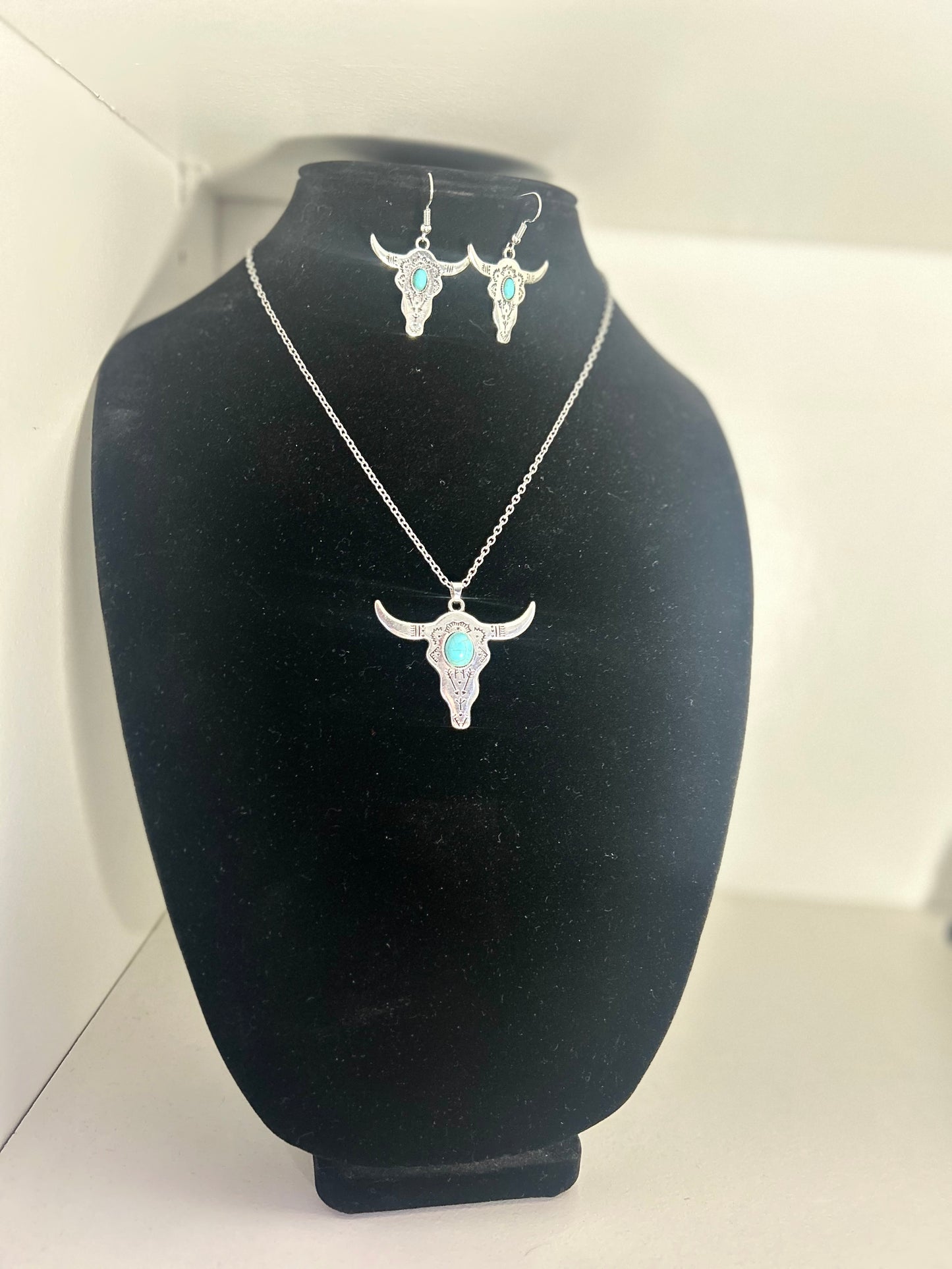 Turquoise Bull Skull Set