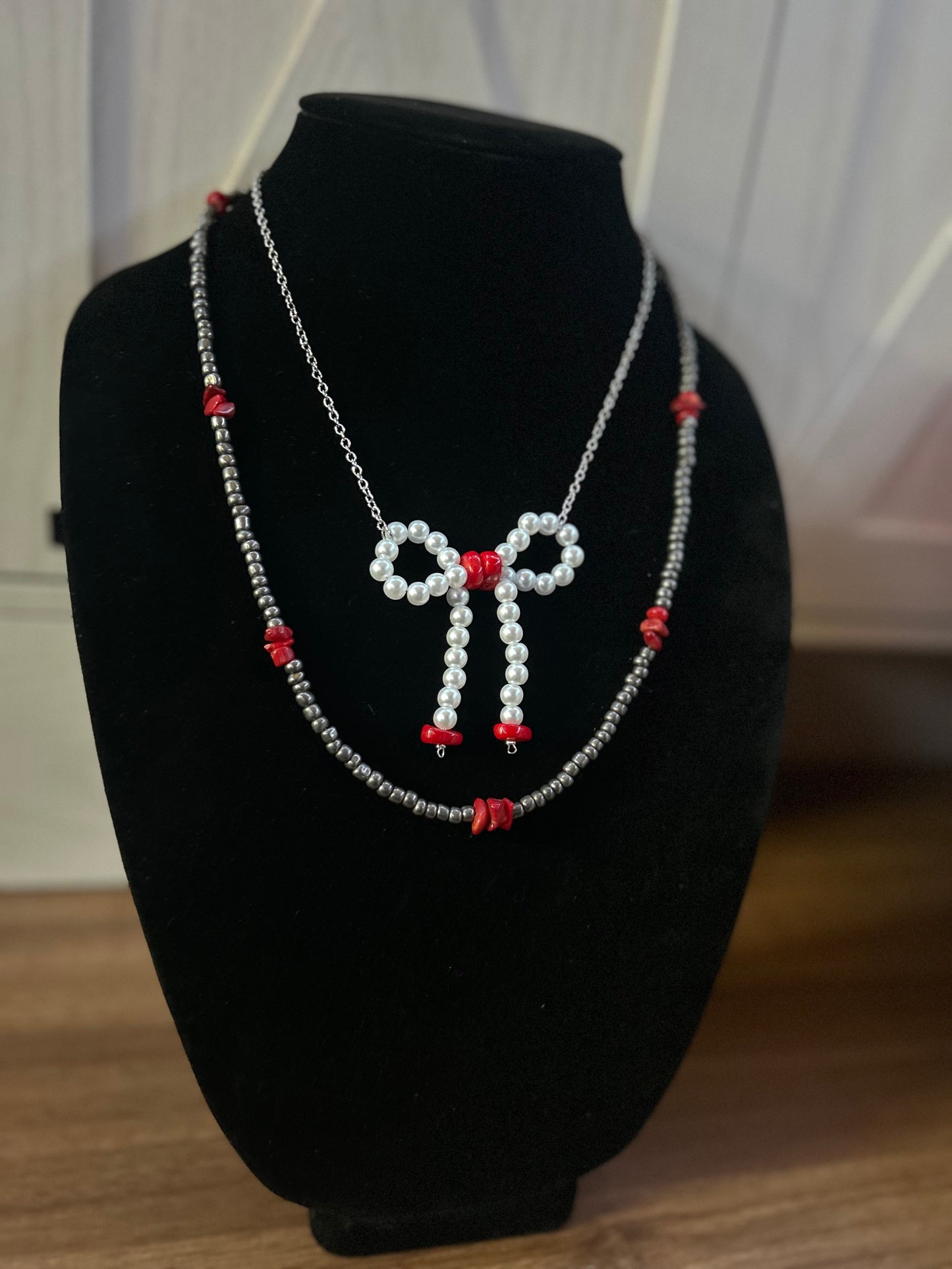 Red Rock Pearl Bow Necklace